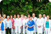 Gruppenbild von vierzehn Pflegekräften