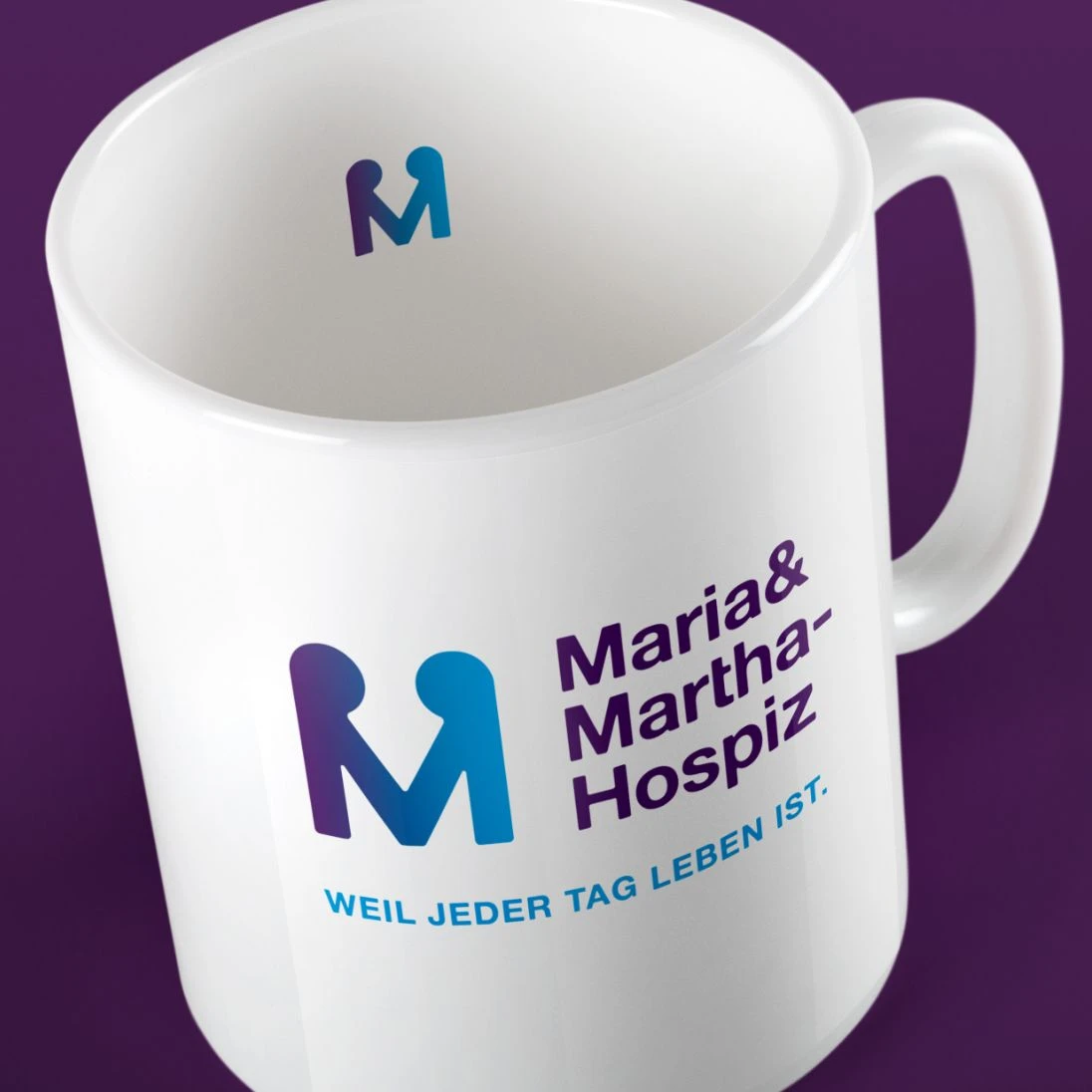 Eine Maria&Martha Hospiz Tasse mit dem neuen Logo