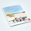 Jahreskatalog von Visitdenmark mit einem Strand auf dem Cover