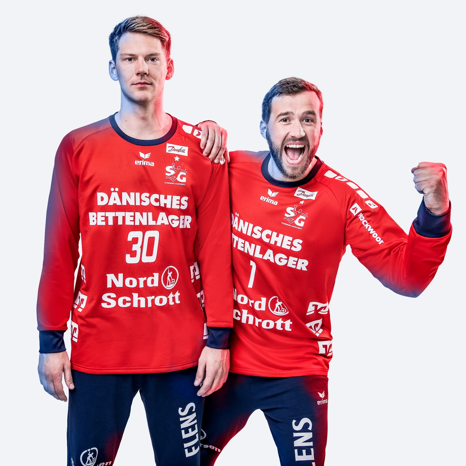 Zwei SG Spieler jubeln in die Kamera