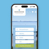 Smartphone zeigt Suchmaske einer Ferienvermietung vor blauem Hintergrund