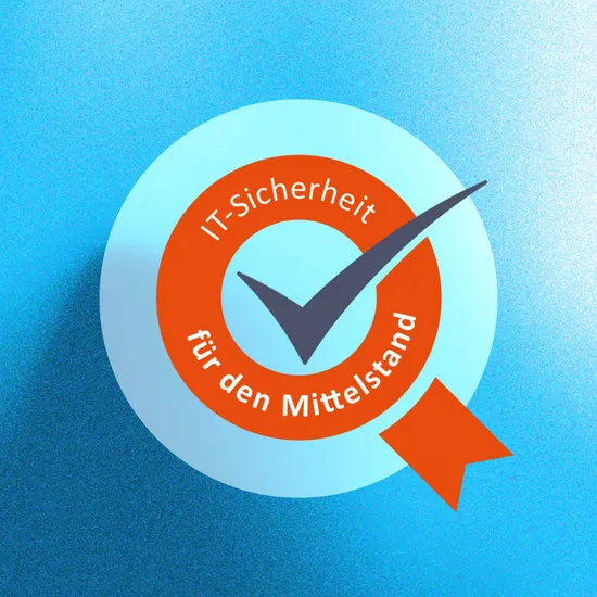 Blaue Grafik mit IT-Sicherheit für den Mittelstand Siegel