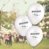 Drei weiße Ballons mit einem Aufdruck vom Logo des Marienhofes