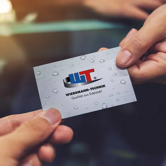 Corporate Design für Wiedemann-Technik Personen tauschen Wiedemann Visitenkarte aus