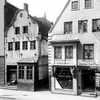 Eine alte Fotografie von zwei Häusern aus Flensburg