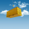 Gelber Container hängt in der Luft